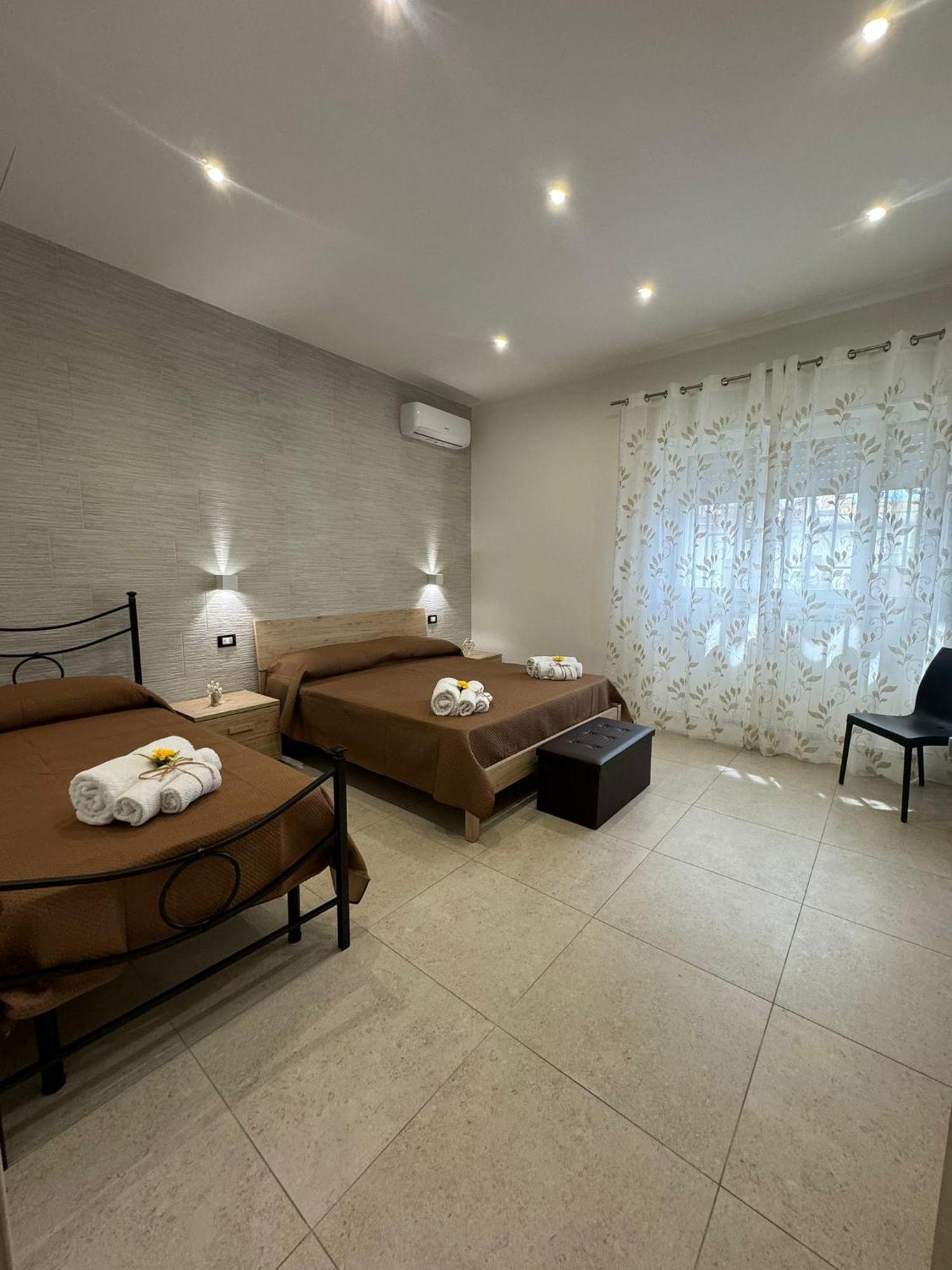 Casa Vacanze La Perla Rara Taranto Exterior photo
